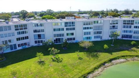 267 Wellington J West Palm Beach FL 33417