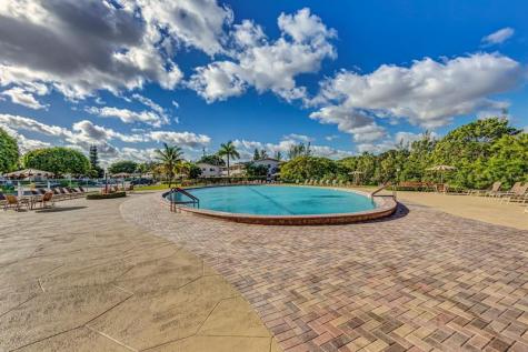 267 Wellington J West Palm Beach FL 33417