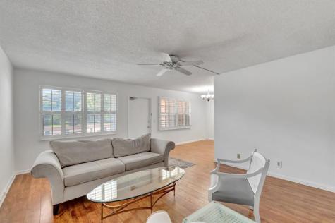 267 Wellington J West Palm Beach FL 33417