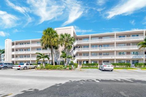 267 Wellington J West Palm Beach FL 33417