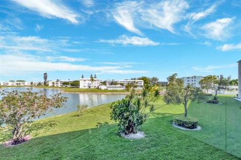 267 Wellington J West Palm Beach FL 33417
