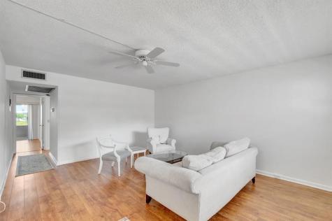 267 Wellington J West Palm Beach FL 33417