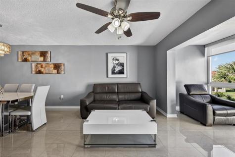 2951 E Sunrise Lakes Drive Sunrise FL 33322