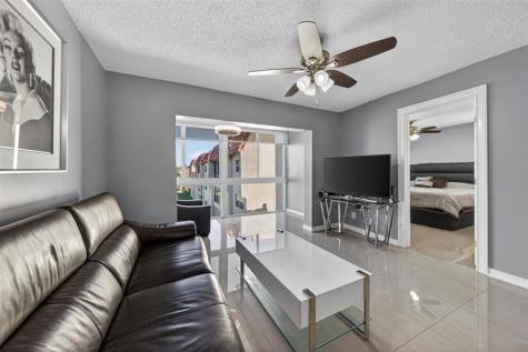 2951 E Sunrise Lakes Drive Sunrise FL 33322