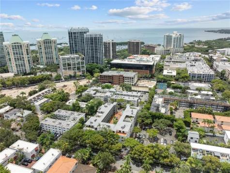 2924 Day Avenue Miami FL 33133