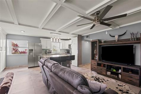 352 Saxony Trail Delray Beach FL 33446