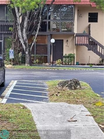 780 NE 199th Street Miami FL 33179