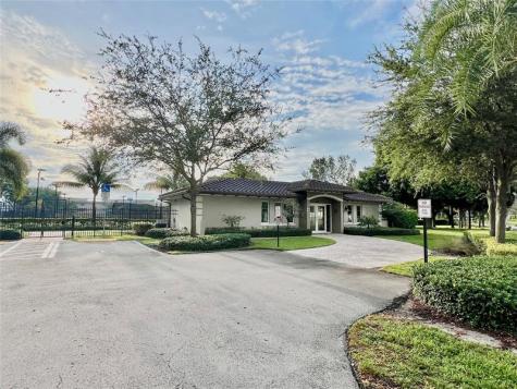 981 Hillcrest Court Hollywood FL 33021