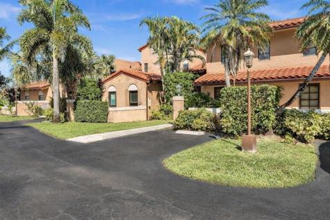 9050 Jacaranda Lane Plantation FL 33324