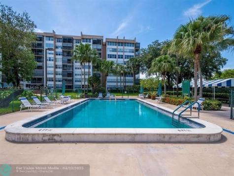 1400 Saint Charles Place Pembroke Pines FL 33026