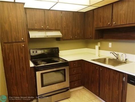 1400 Saint Charles Place Pembroke Pines FL 33026