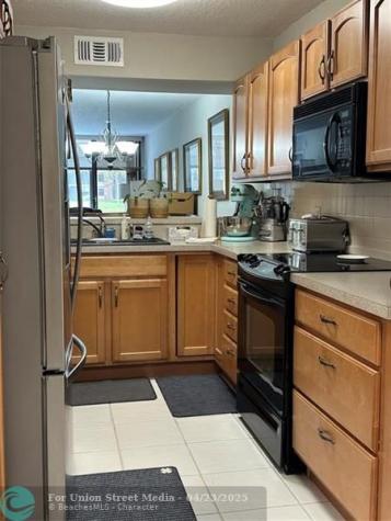 5609 Coral Lake Margate FL 33063
