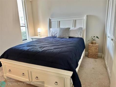 5609 Coral Lake Margate FL 33063