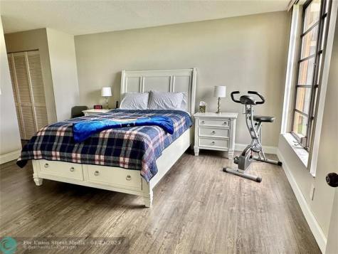 5609 Coral Lake Margate FL 33063