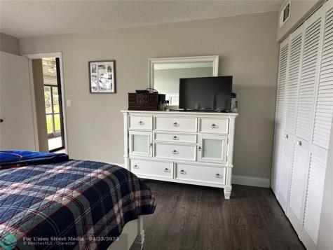 5609 Coral Lake Margate FL 33063