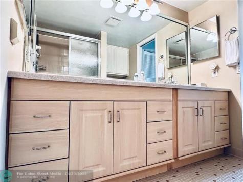 5609 Coral Lake Margate FL 33063