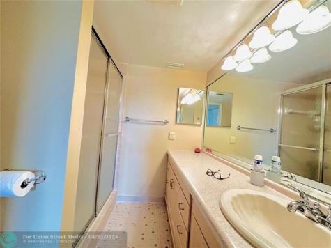 5609 Coral Lake Margate FL 33063