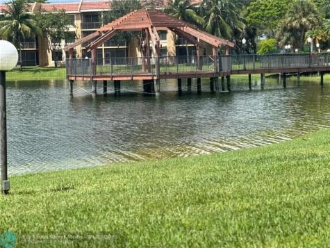 5609 Coral Lake Margate FL 33063