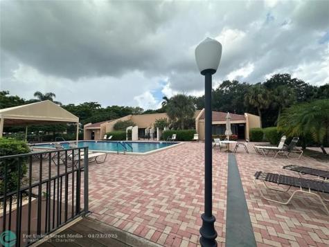 5609 Coral Lake Margate FL 33063