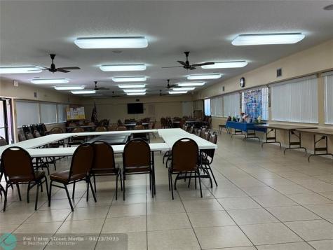5609 Coral Lake Margate FL 33063