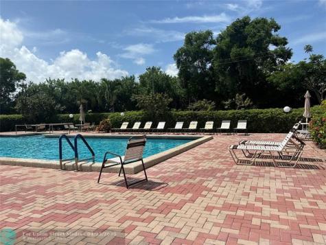 5609 Coral Lake Margate FL 33063