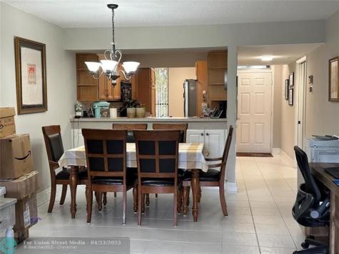 5609 Coral Lake Margate FL 33063