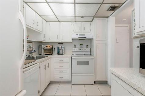 1300 Saint Charles Place # L20 Pembroke Pines Pembroke Pines FL 33026