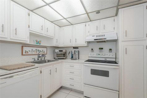 1300 Saint Charles Place # L20 Pembroke Pines Pembroke Pines FL 33026