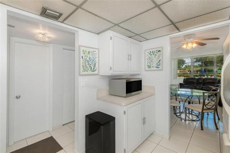1300 Saint Charles Place # L20 Pembroke Pines Pembroke Pines FL 33026