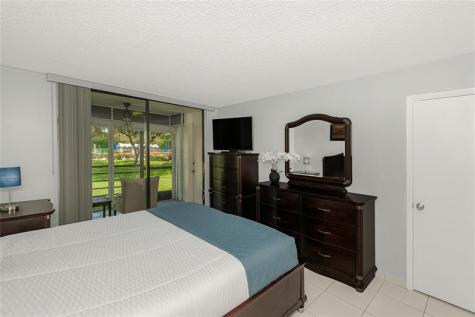 1300 Saint Charles Place # L20 Pembroke Pines Pembroke Pines FL 33026
