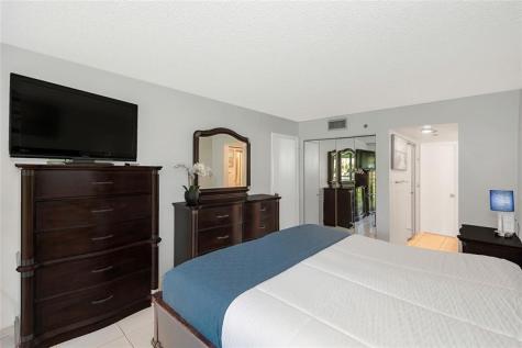 1300 Saint Charles Place # L20 Pembroke Pines Pembroke Pines FL 33026