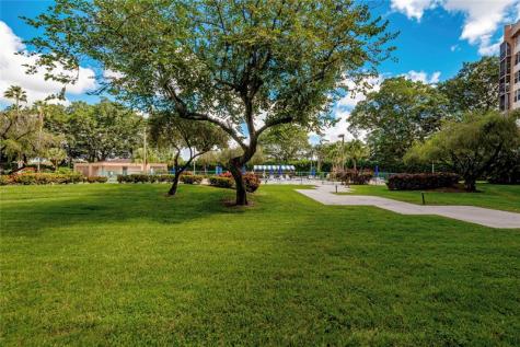 1300 Saint Charles Place # L20 Pembroke Pines Pembroke Pines FL 33026