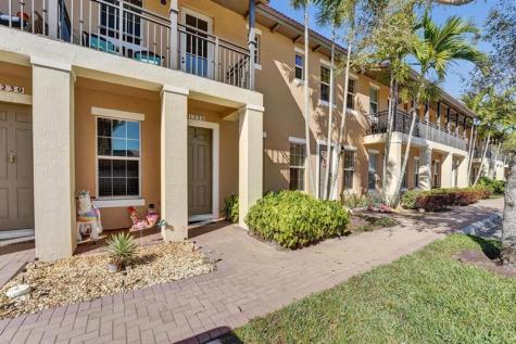 1226 SW 147th Terrace Pembroke Pines FL 33027