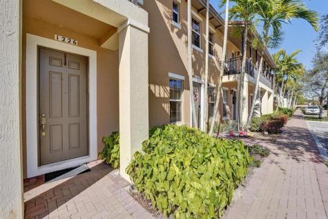 1226 SW 147th Terrace Pembroke Pines FL 33027