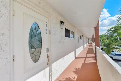 8971 S Hollybrook Boulevard Pembroke Pines FL 33025