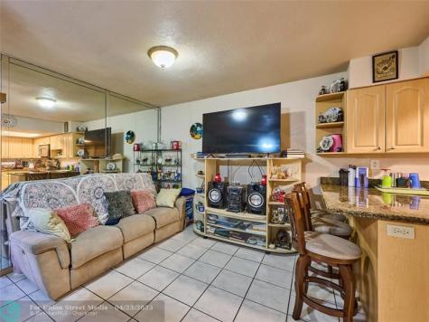 33 Spinning Wheel Lane Tamarac FL 33319
