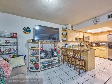 33 Spinning Wheel Lane Tamarac FL 33319