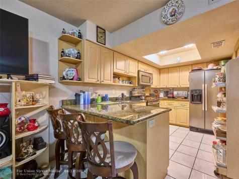 33 Spinning Wheel Lane Tamarac FL 33319