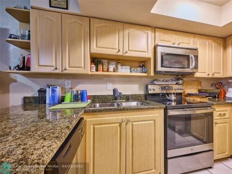 33 Spinning Wheel Lane Tamarac FL 33319