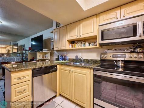 33 Spinning Wheel Lane Tamarac FL 33319