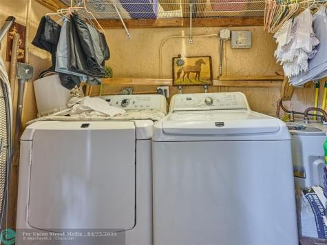 33 Spinning Wheel Lane Tamarac FL 33319