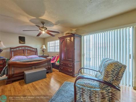 33 Spinning Wheel Lane Tamarac FL 33319