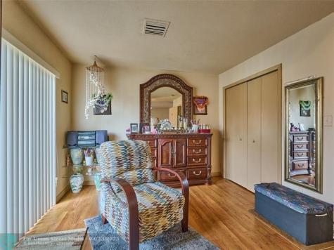 33 Spinning Wheel Lane Tamarac FL 33319