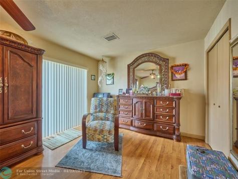 33 Spinning Wheel Lane Tamarac FL 33319