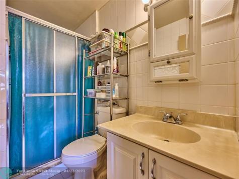 33 Spinning Wheel Lane Tamarac FL 33319