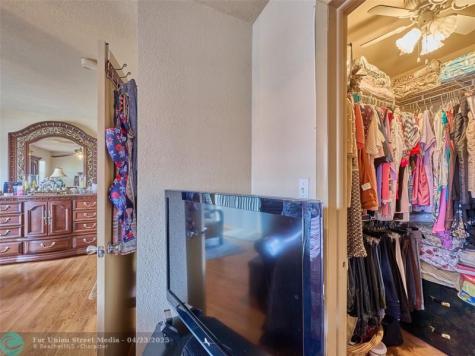 33 Spinning Wheel Lane Tamarac FL 33319