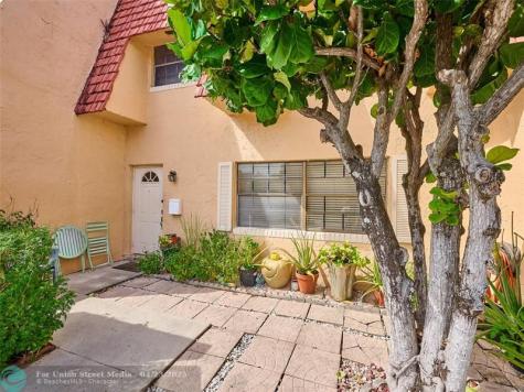 33 Spinning Wheel Lane Tamarac FL 33319