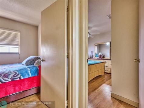 33 Spinning Wheel Lane Tamarac FL 33319