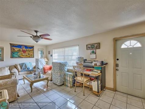 33 Spinning Wheel Lane Tamarac FL 33319
