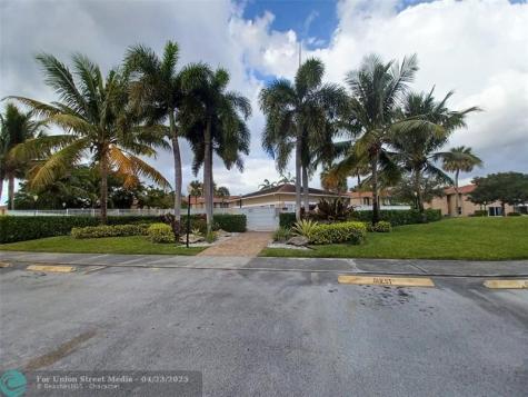 10036 Twin Lakes Drive Coral Springs FL 33071